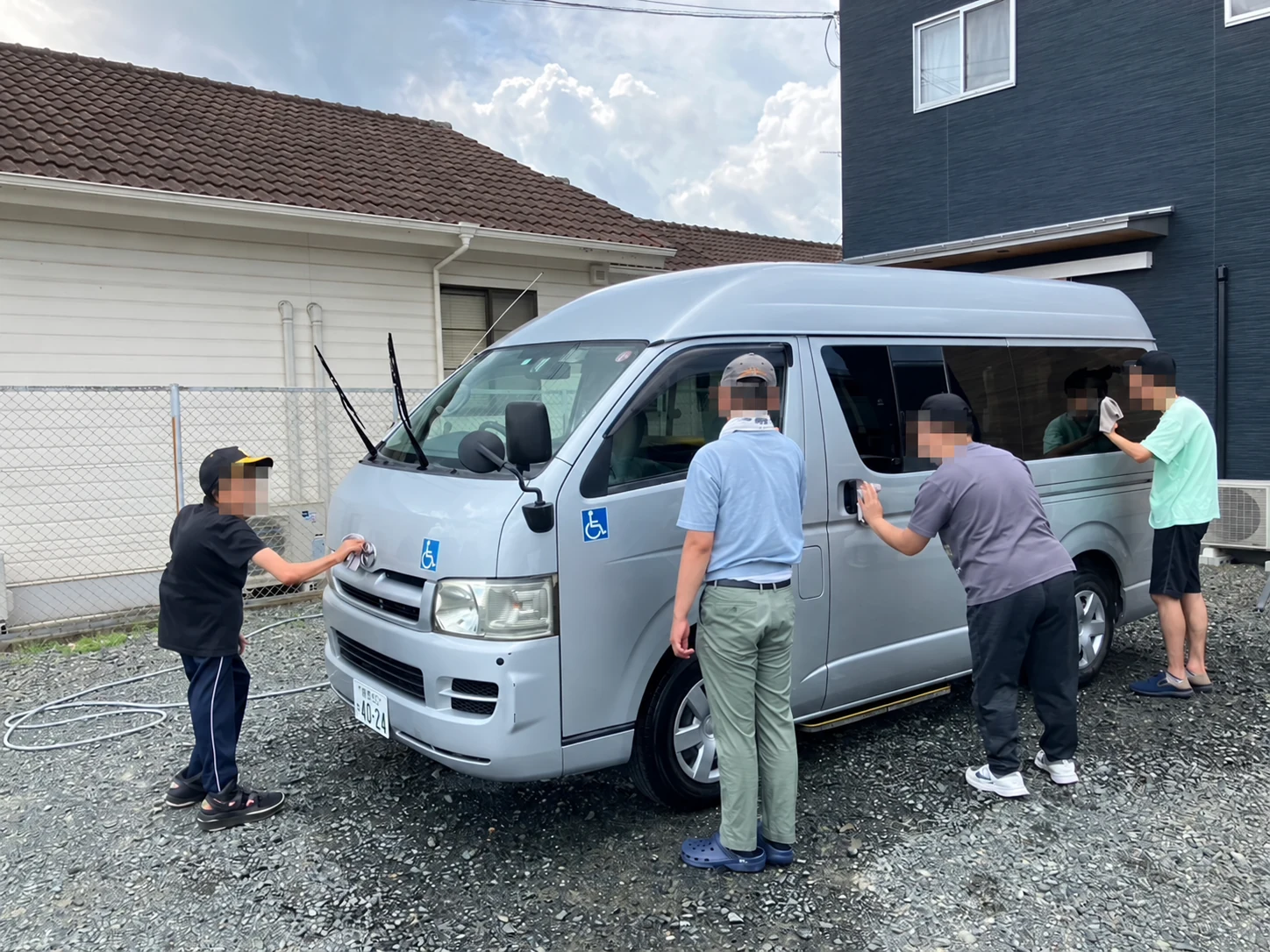 みんなで福祉車両の洗車